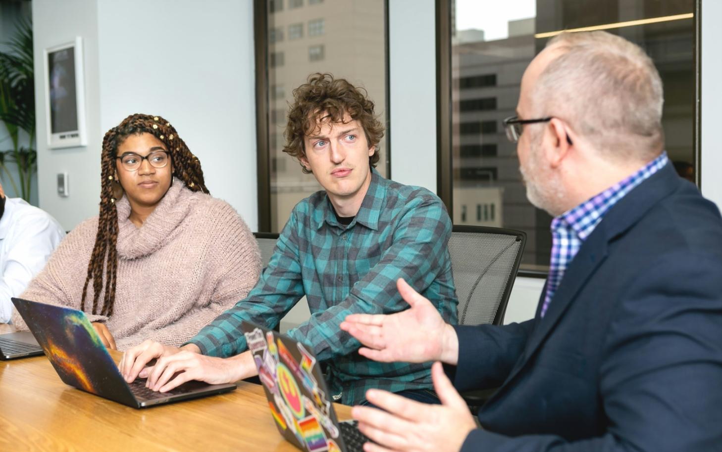 金融データ分析と機械学習モデルの実践演習風景